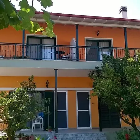 Orange Tree Garden Apartment Pefkochori
