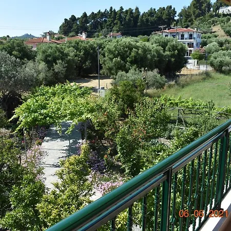 Orange Tree Garden Apartment *